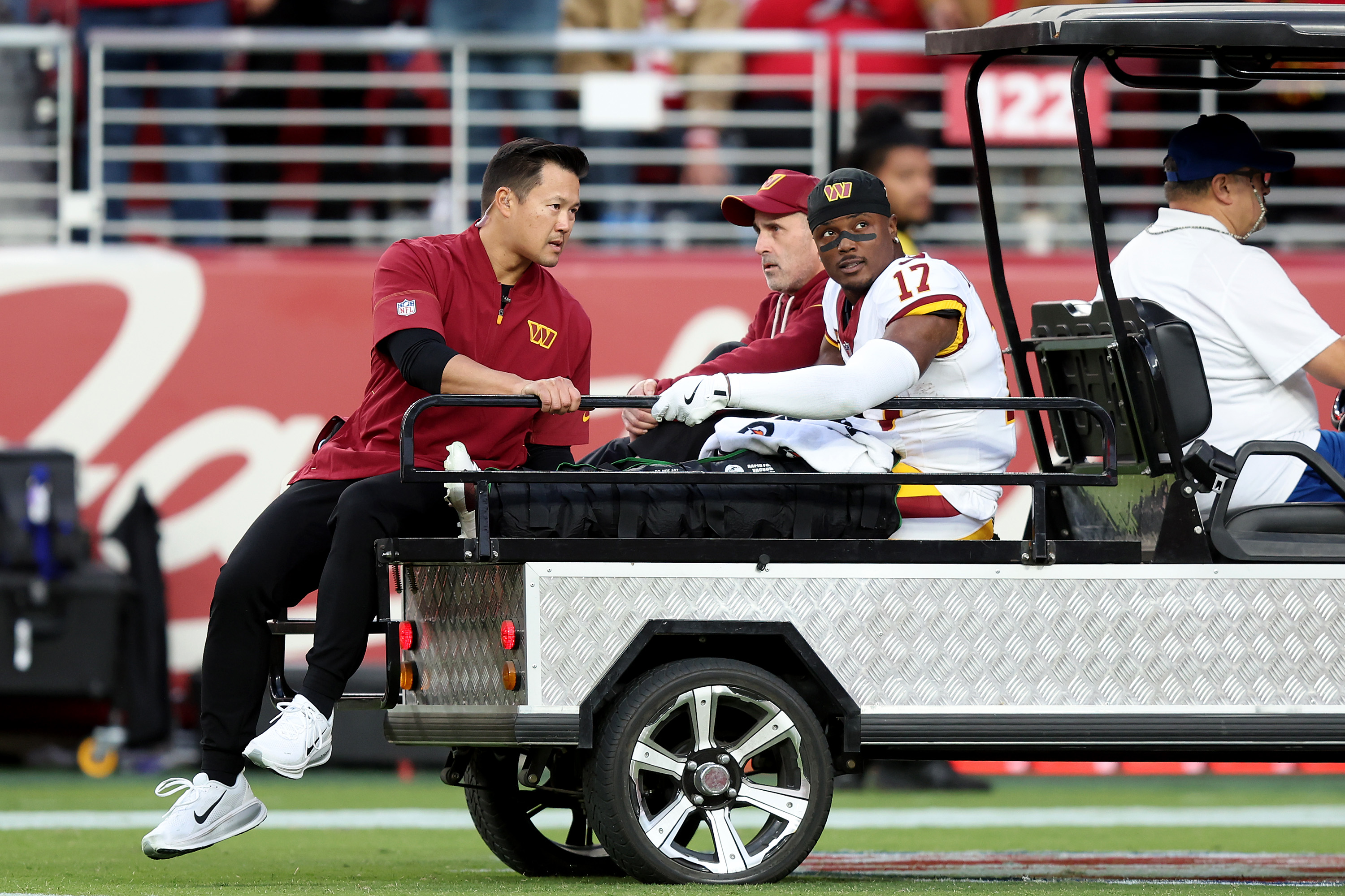 Terry McLaurin carted off the field during Commanders' matchup with 49ers