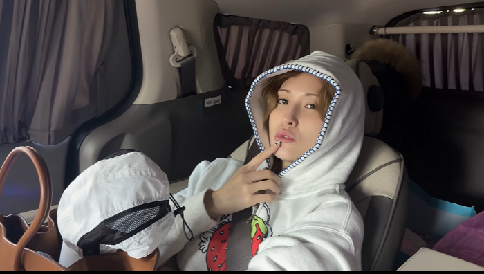 Jeon Somi gets a harsh scolding on her first group-buying attempt: 