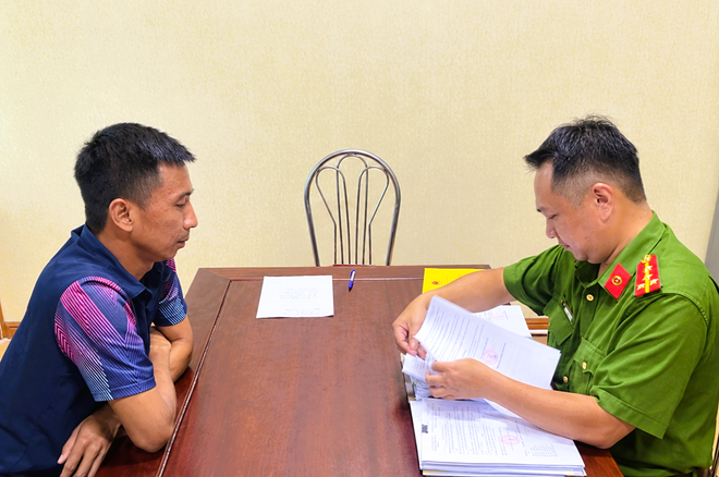 Bắt thanh niên cầm dao chém người sau mâu thuẫn