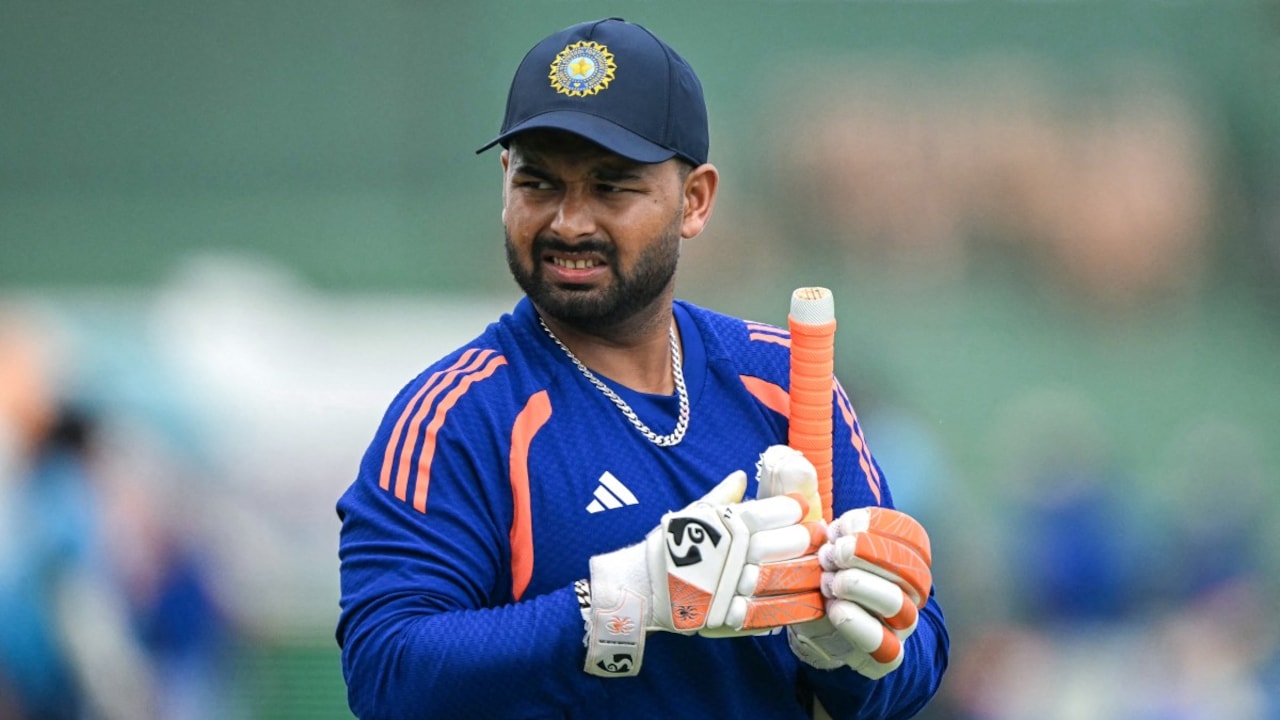 Rishabh Pant's career graph sinks, Ravi Shastri says "Always told him ...