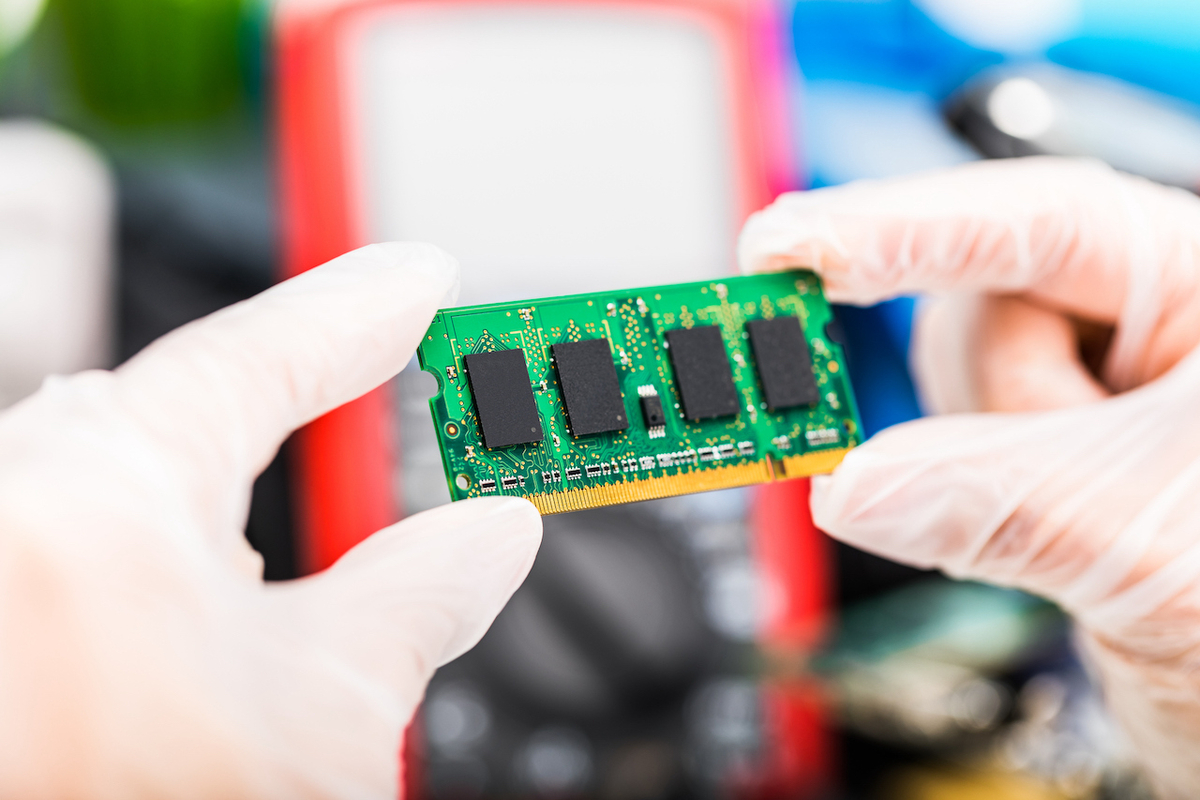 Should you forget Micron and buy these 3 memory stocks instead?
