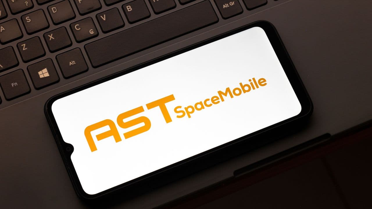 ASTS stock slips overnight: Viasat urges FCC to reject AST SpaceMobile ...