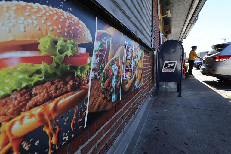 New takeout spot brings fried chicken back to New Bedford neighborhood