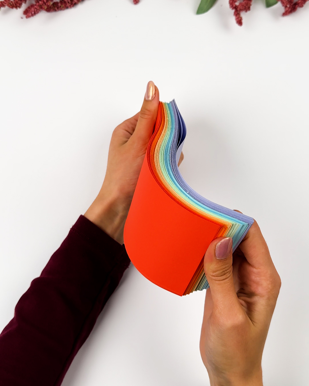 Turn straws into a desk masterpiece 🖍️💡