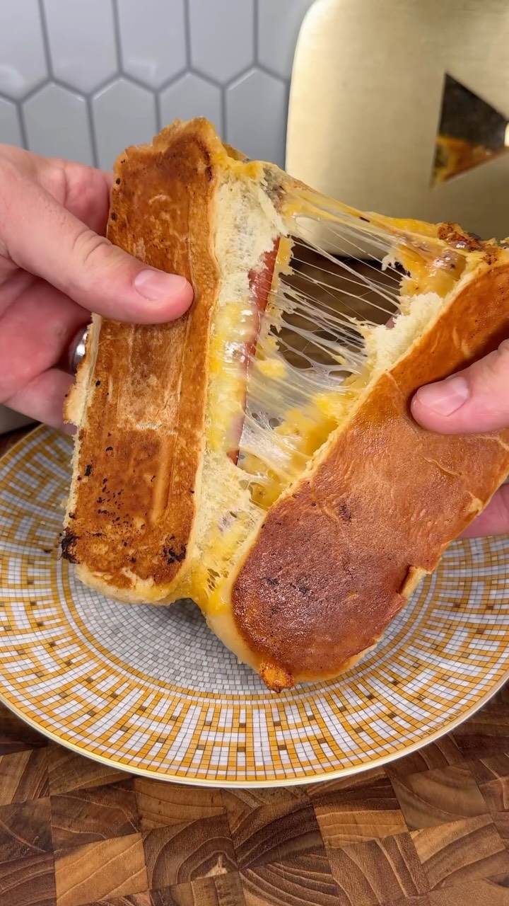 Hot dog grilled cheese