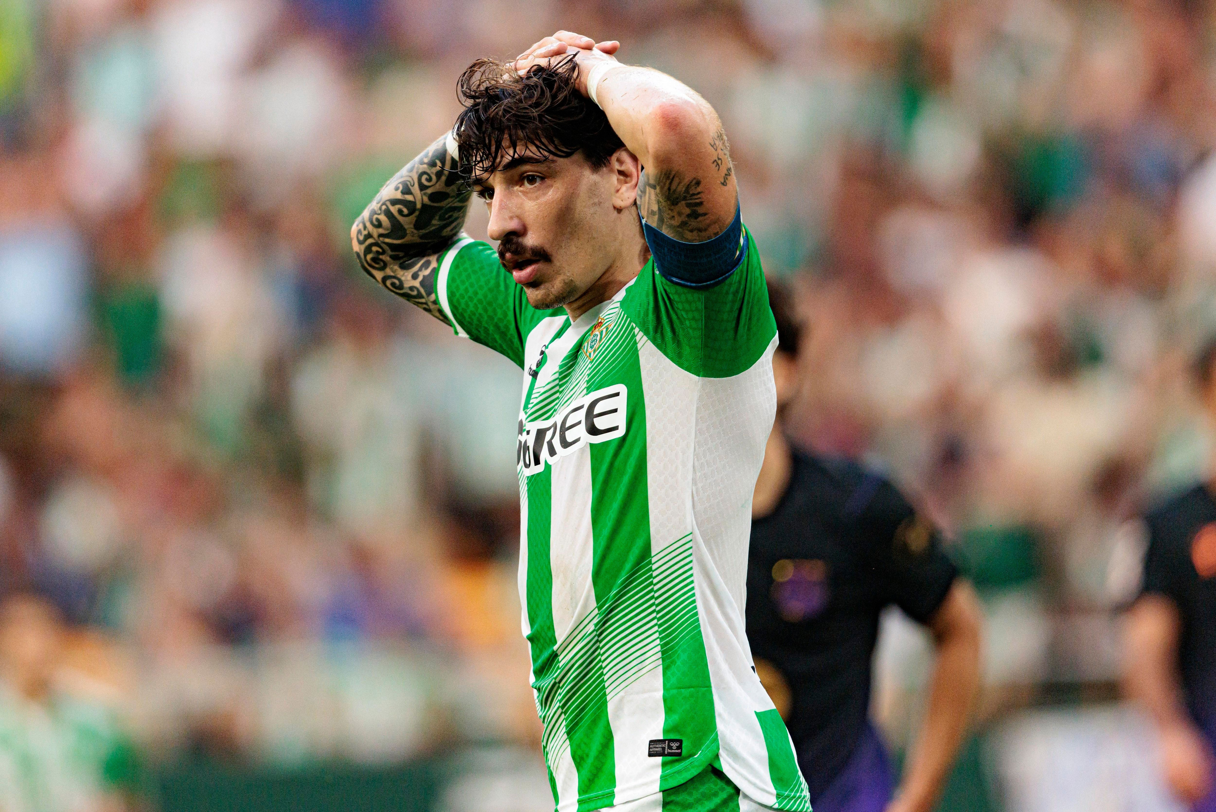Héctor Bellerín asked for Real Betis goal to stand against Barcelona ...