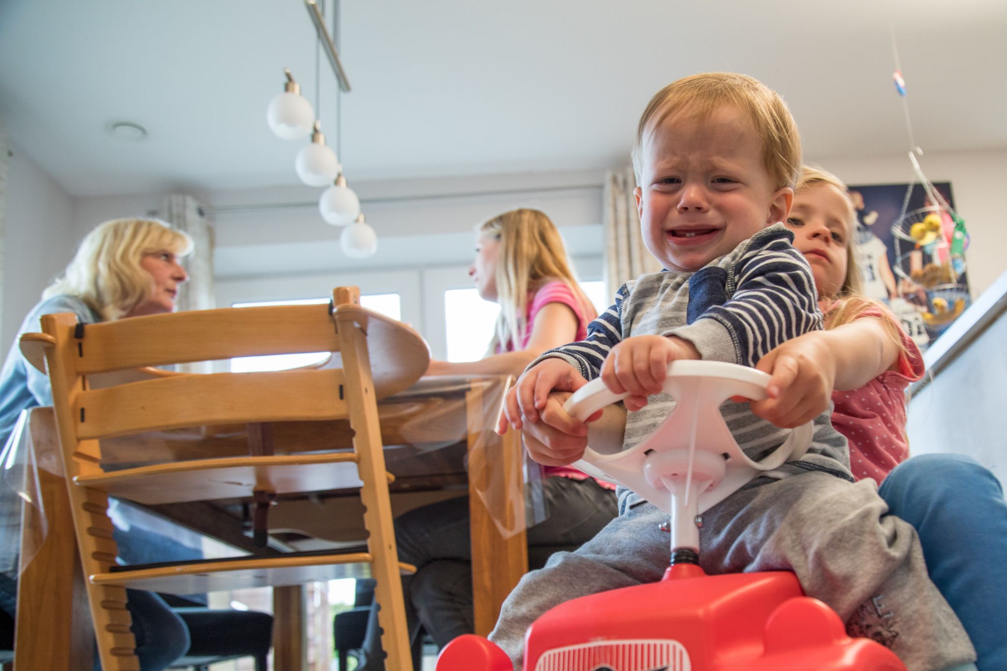 Siblings: Fights, rivalry, identity - and how parents can help