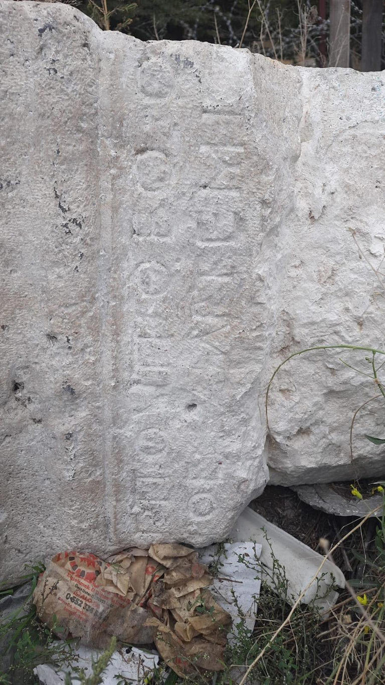 Konya'da kepçeli tarihi eser hırsızlığı: Roma dönemi kaidesini çalan 3 ...