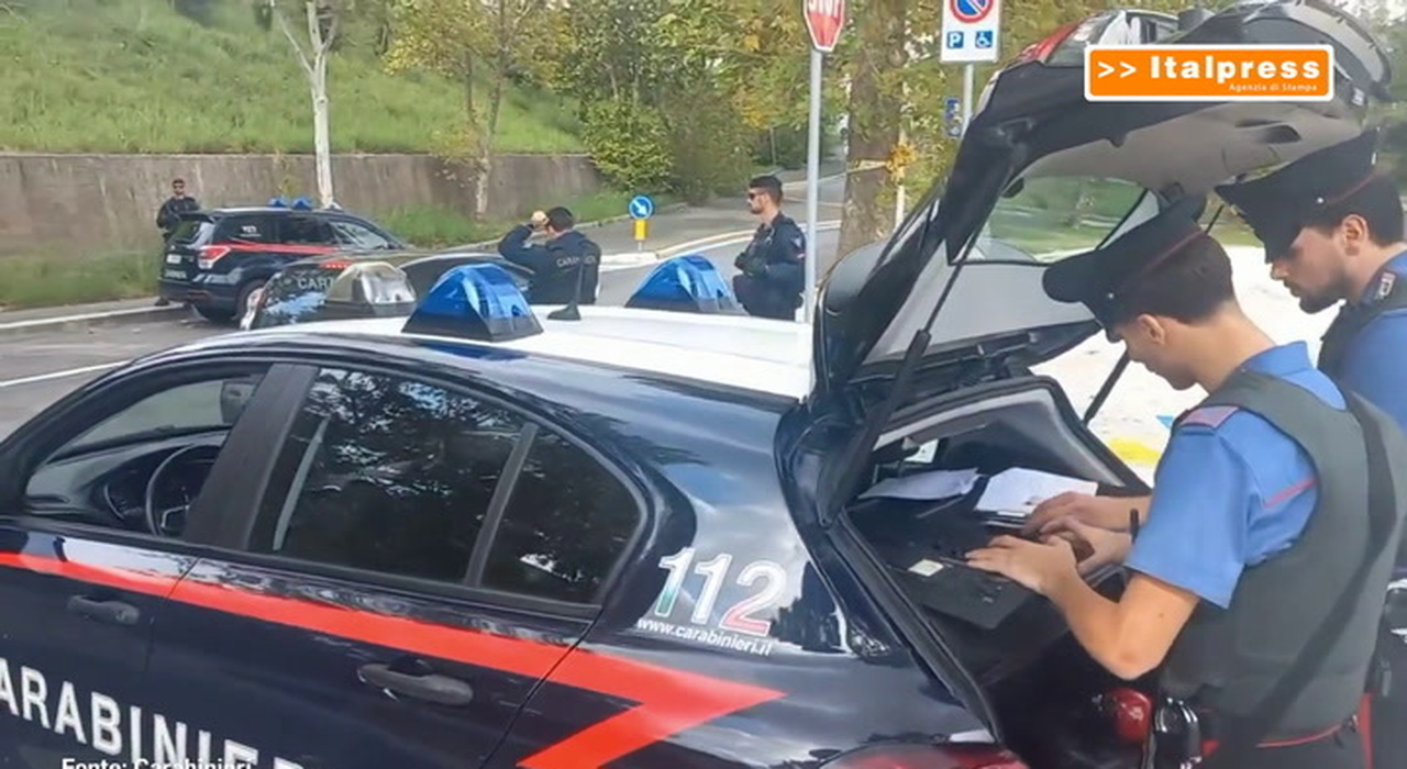 Controlli dei carabinieri nei quartieri Corviale e Trullo a Roma, 4 arresti