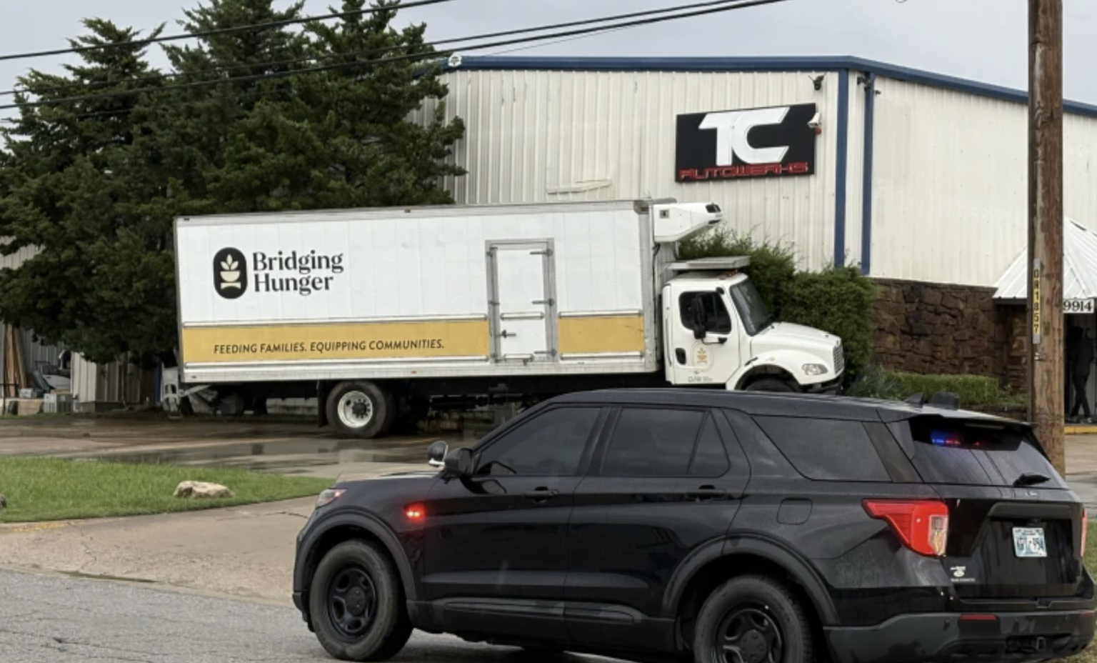 Box truck driver suffers medical emergency behind wheel — then crashes ...