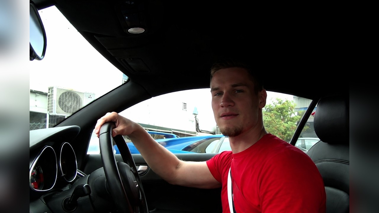 Paul breaks the Audi R8 fuel cap button at his first fuel stop