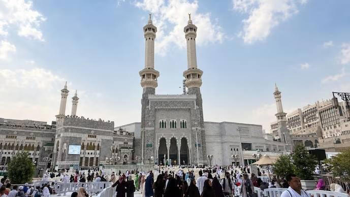 Killed for kiss in Mecca mosque? Secret Saudi execution of Bangladeshis sparks outrage
