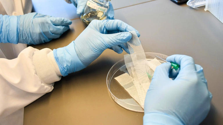 Sticky note for surgery: Bioadhesive seals wet tissue in seconds, aims ...