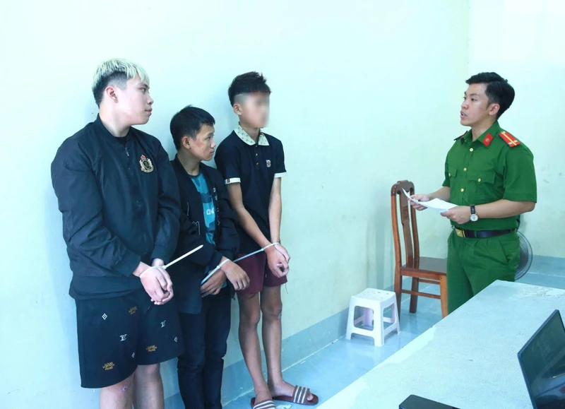 Vụ đập kính hàng loạt ô tô ở Nghệ An: Hé lộ động cơ gây án