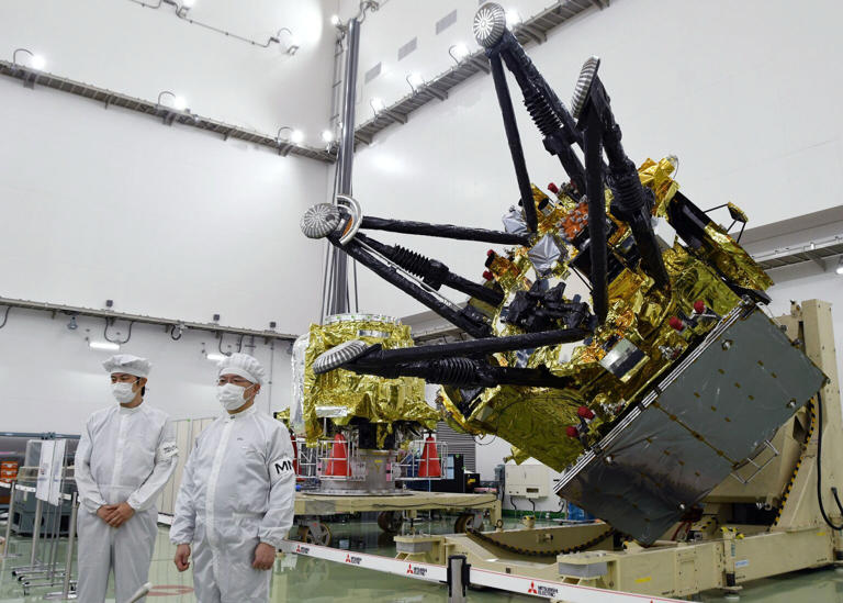 Japan launches spacecraft to Mars’ moons in bid to return samples