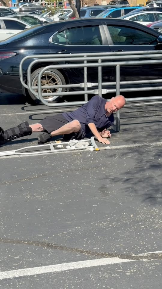 Strangers help man who faints from low blood sugar