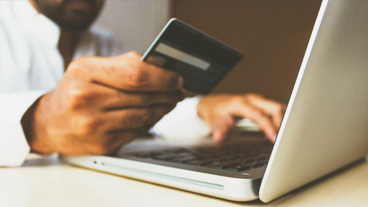 Lloyds, HSBC and Revolut down? Thousands report online banking login issues