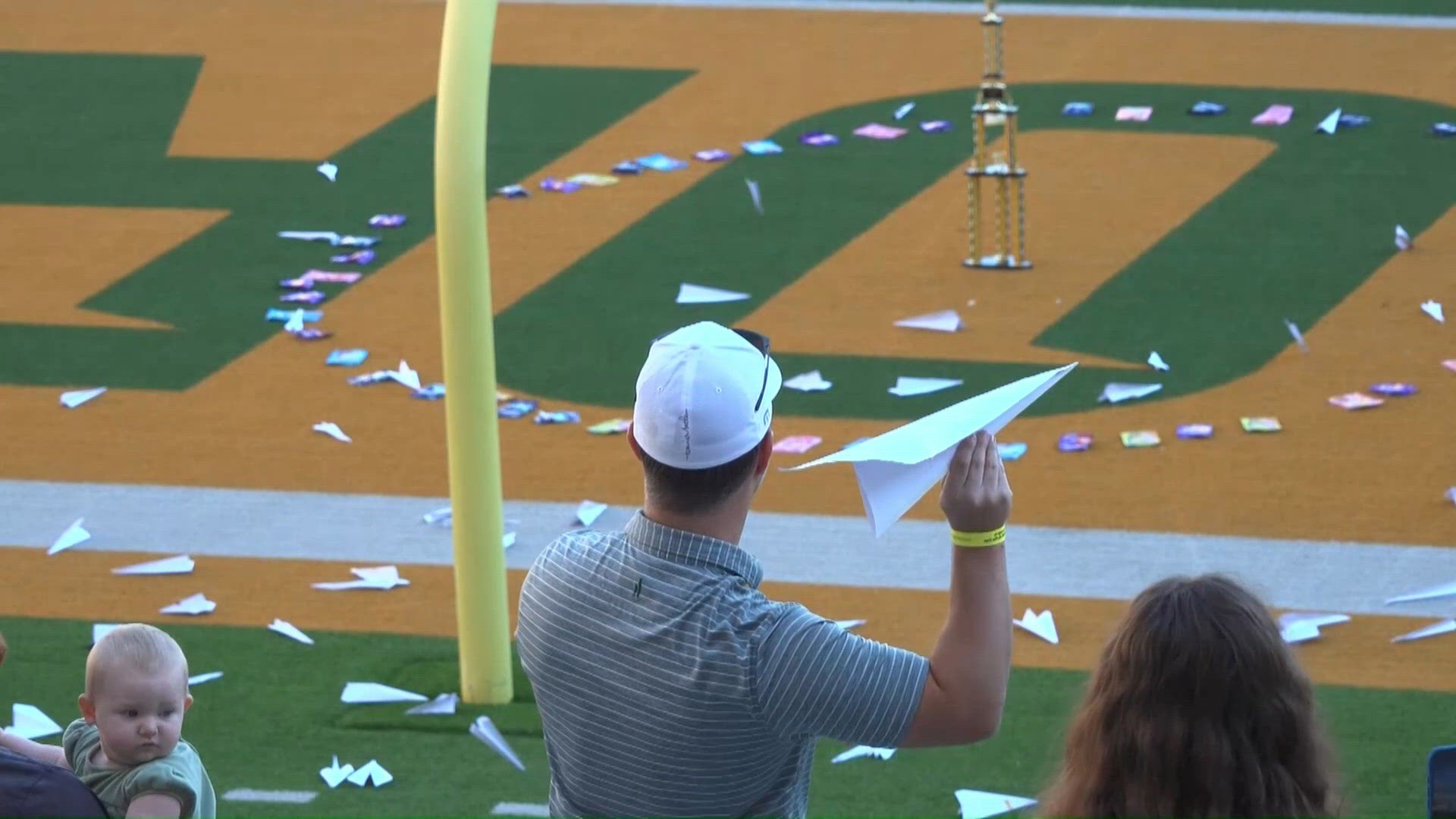 Texas families face off in paper airplane competition at Baylor University