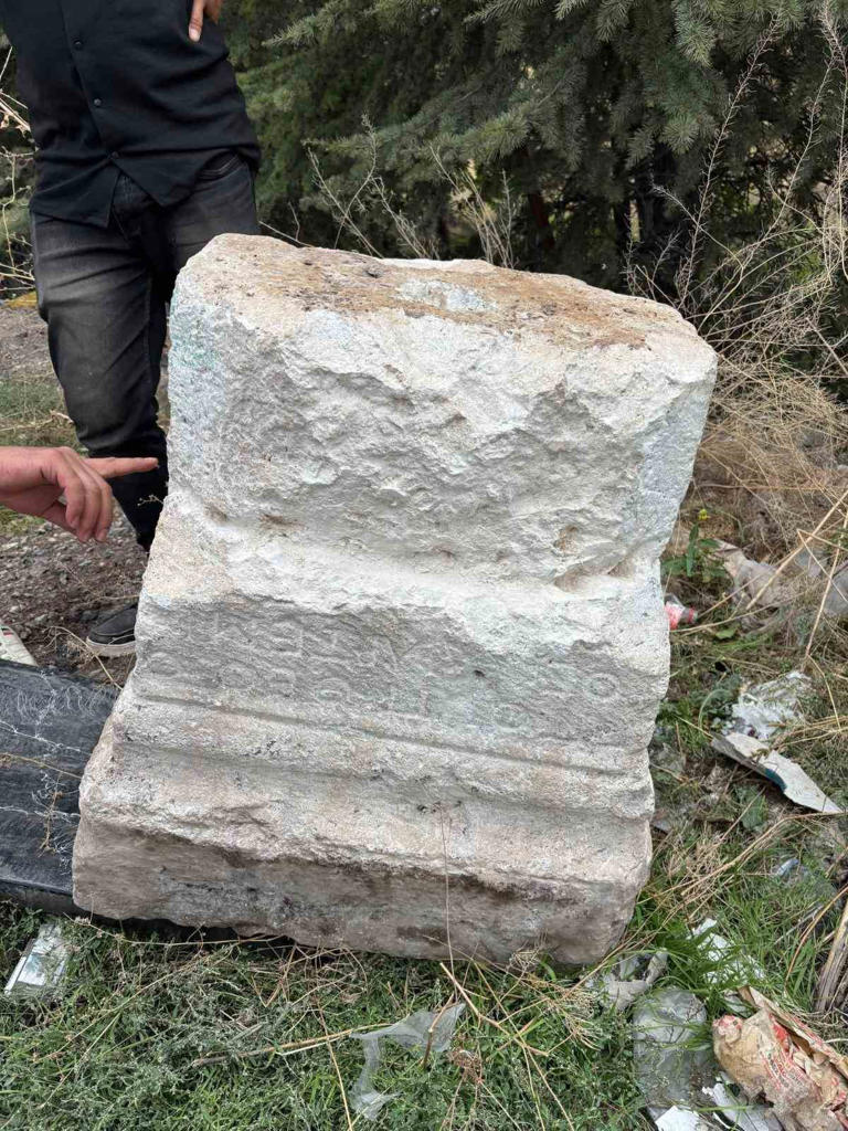 Konya’da tarihi heykel kaidesini çalan 3 şüpheli hakkında adli işlem ...