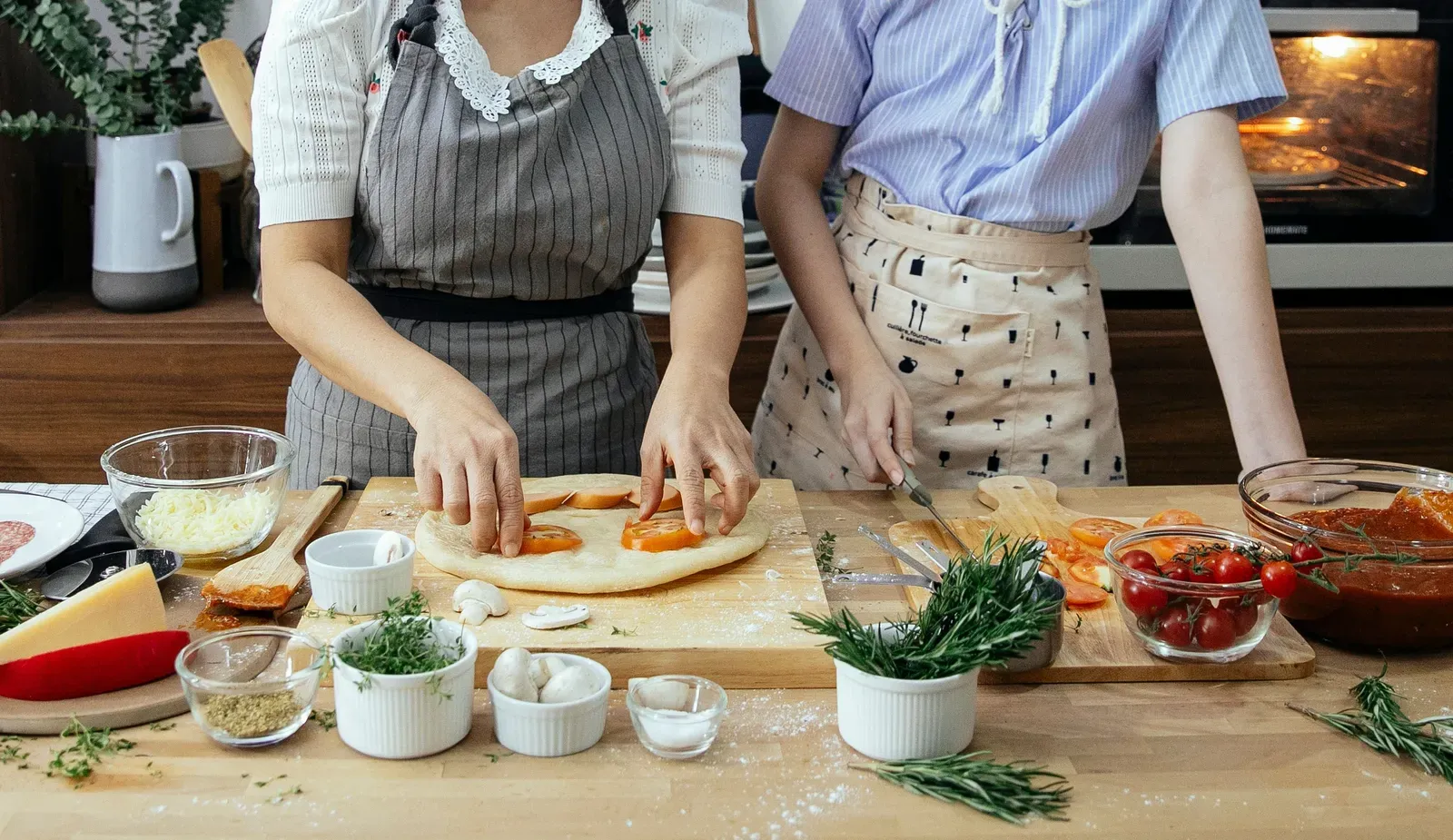 12 things you do when cooking for a new partner that reveal more than ...