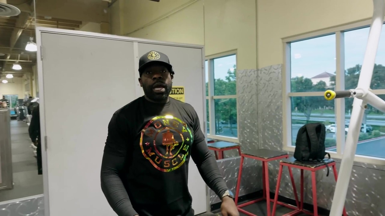 Kali Muscle gains 4 pounds in two days eating fruit