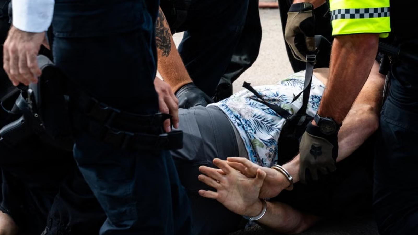 Long Beach residents block ICE vehicles with trash cans after US ...