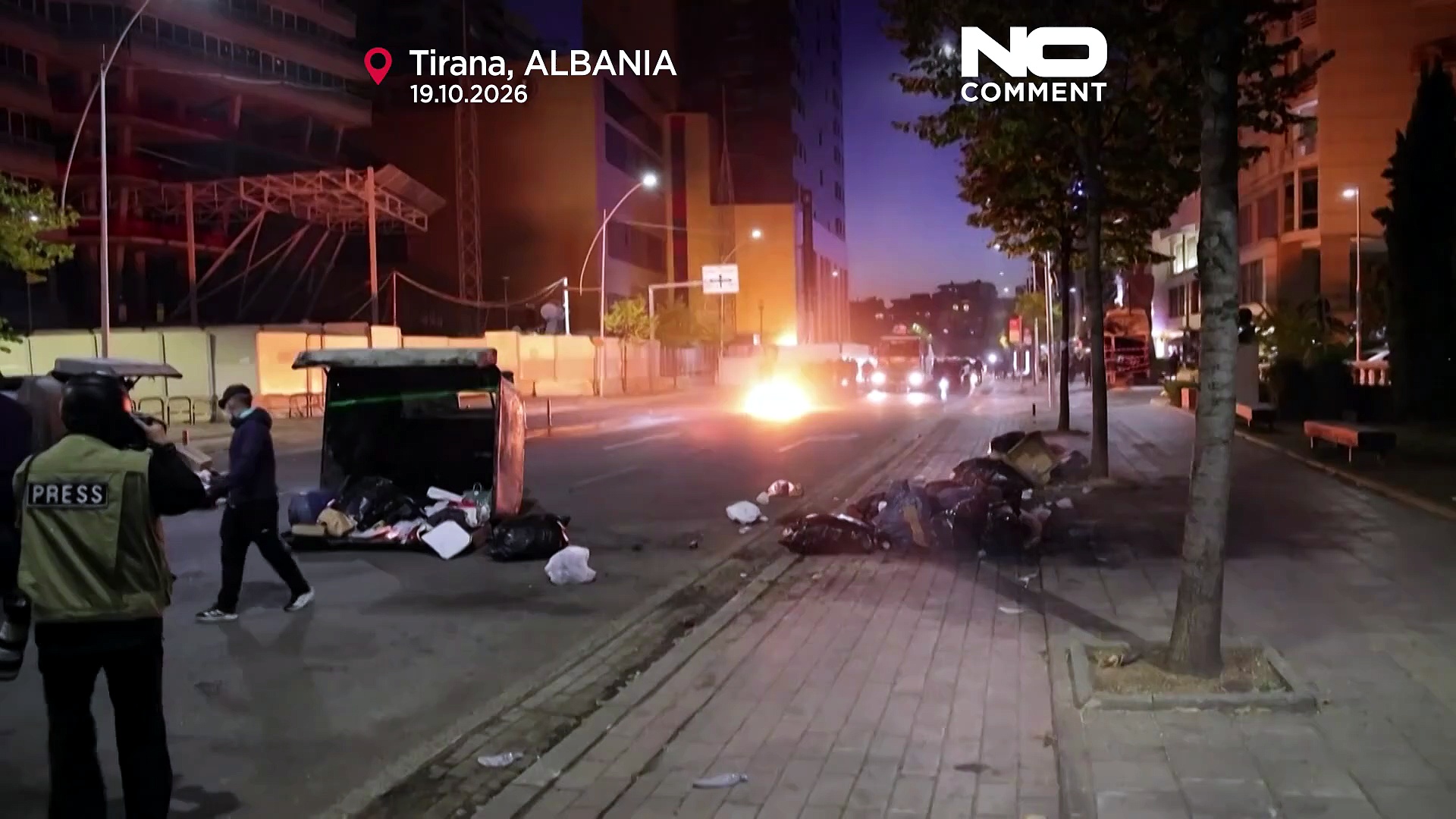 Fuegos artificiales, cócteles molotov y cañones de agua en la escalada ...