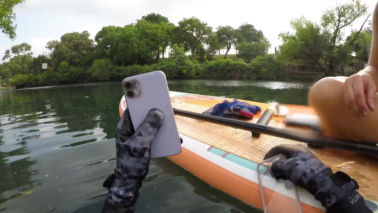 I thought this waterlogged iPhone was destroyed, then the screen came ...