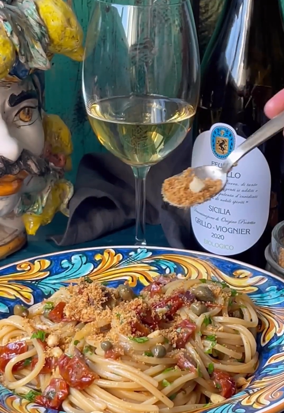 Spaghetti siciliani con acciughe e pomodori secchi