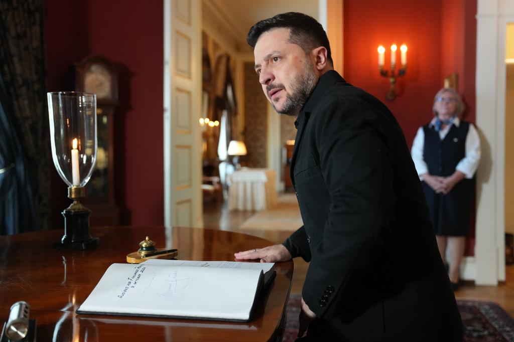 Russian aerial blitz kills 9 in Ukraine as Zelenskyy meets US and ...