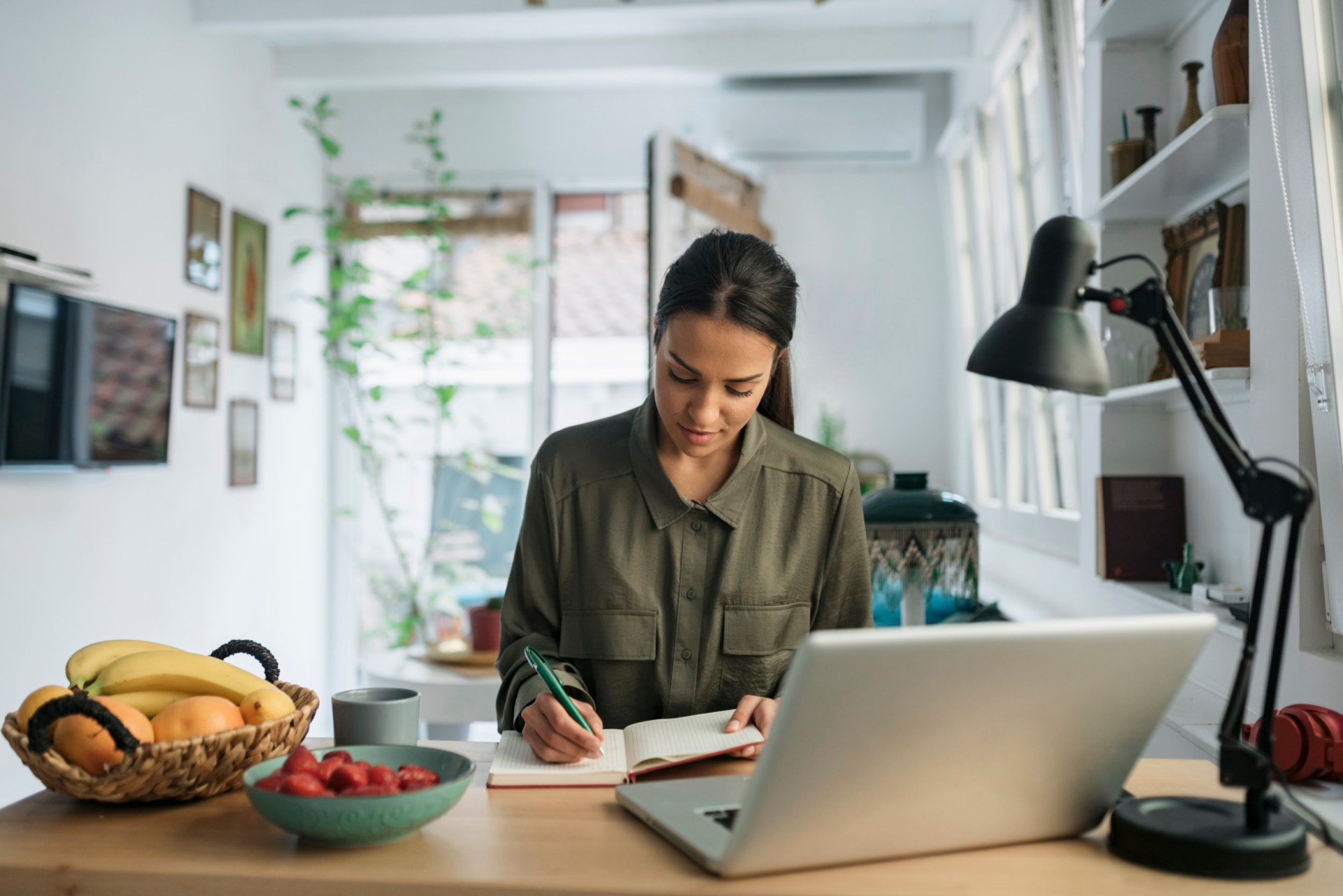 Forget coffee, people can’t decide if it’s acceptable to bring notes ...