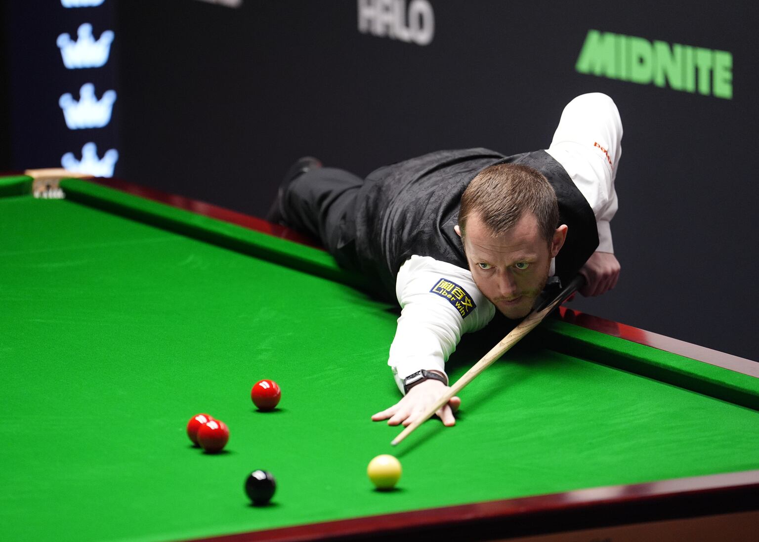 Jordan Brown edges ahead of Mark Allen at the Waterfront