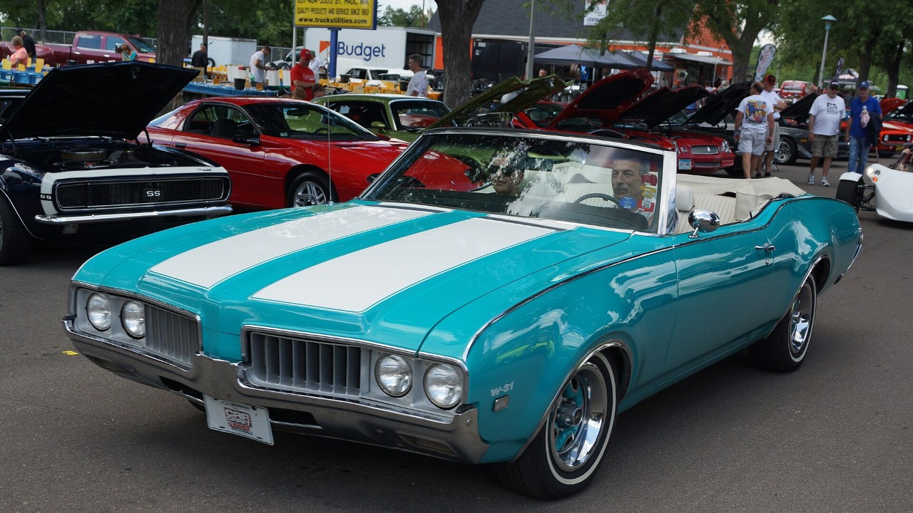 Oldsmobile’s W-31 put a 325-hp Ram Rod 350 in the Cutlass, and 742 were ...
