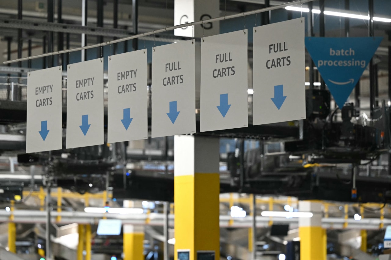 Amazon to hire more than 300,000 US workers for holiday season