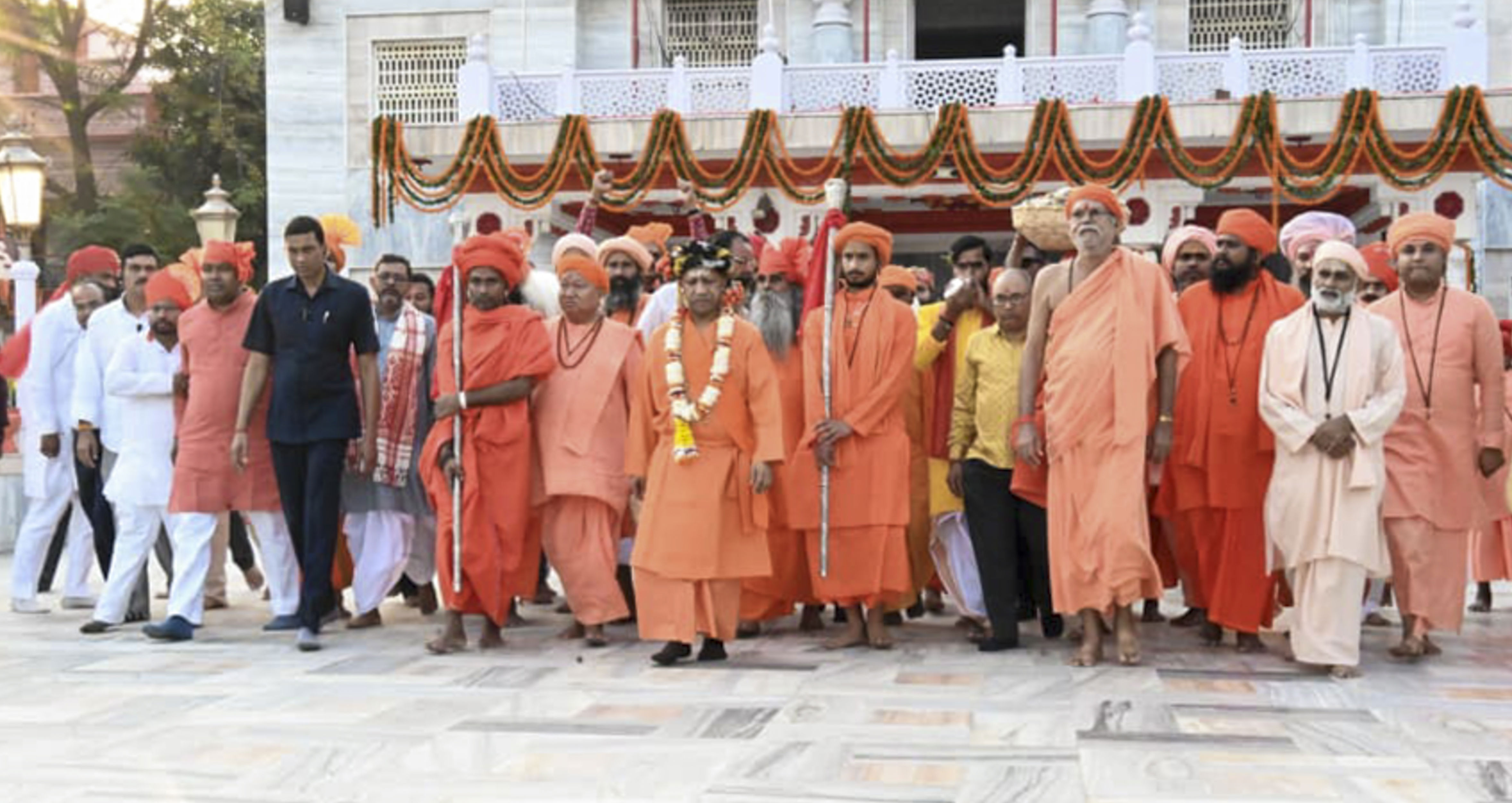 Muslims welcome Adityanath's Gorakhpur Vijayadashami procession