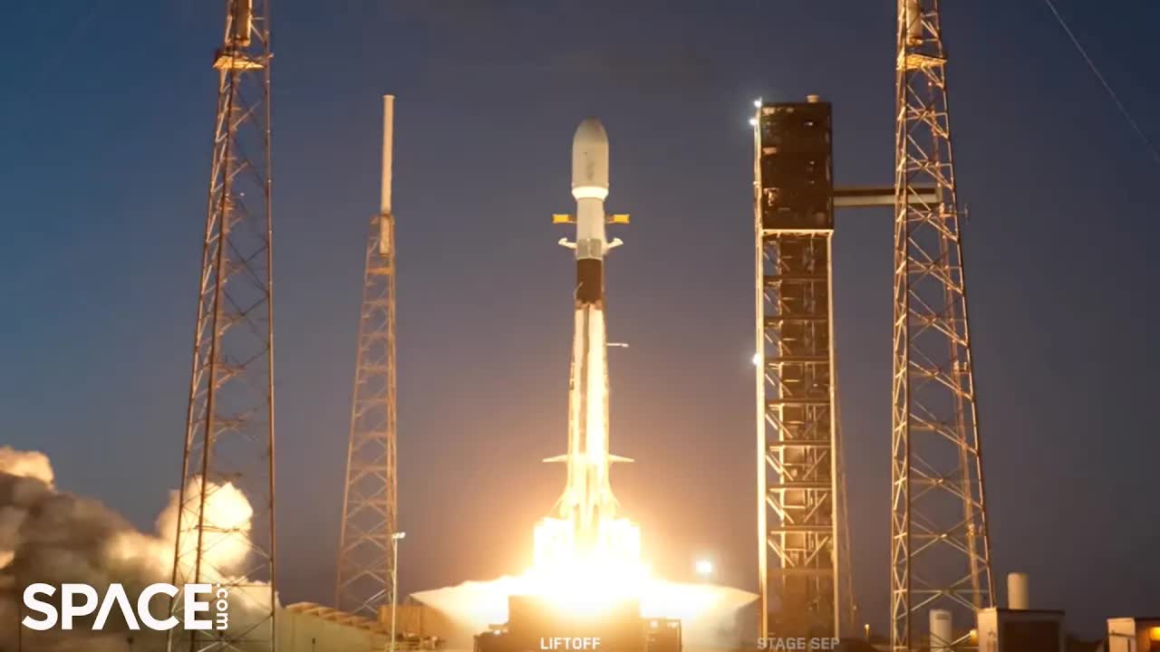 Blastoff! SpaceX launches 'Starfall' return capsule and 31 more ...