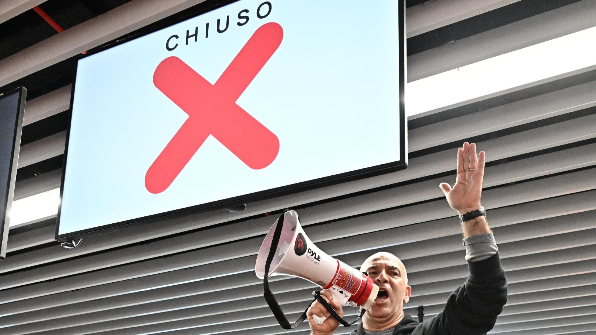 Il decreto è legge ma la tensione esplode: vertice al ministero del ...