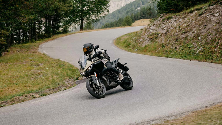 This electric motorcycle just traveled 271 miles on one charge. But ...