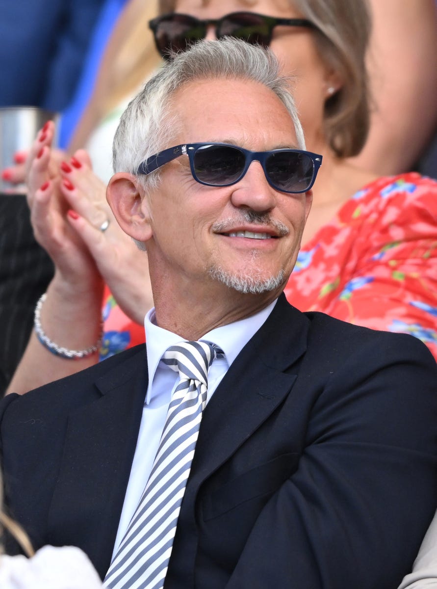 5 modern men's haircuts that make grey hair look thicker, from the side ...