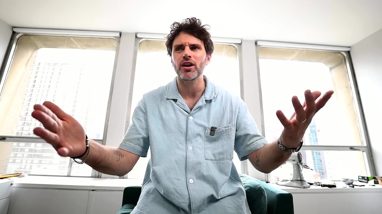 Anti-chef Jamie leaves his New York kitchen after his lease ends