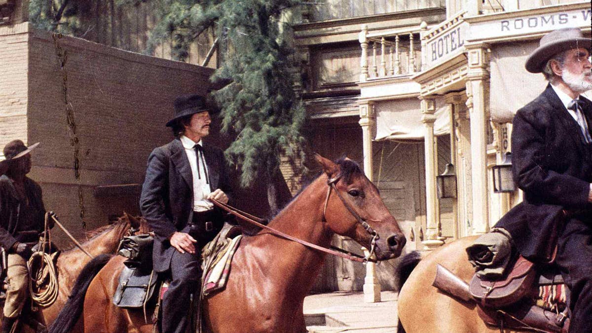 1976 Charles Bronson western flopped after he turned his tough-guy ...