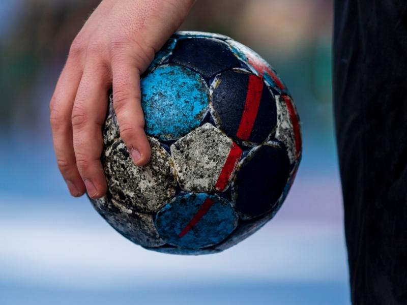 Handball: In schwieriger Phase: Golla bleibt Kapitän für Heim-WM