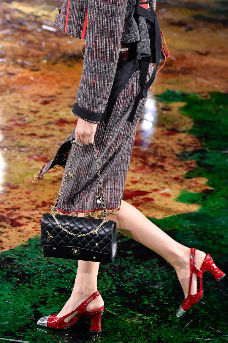 Γόβες με block heels: Άνετες σαν φλατ παπούτσια, θα φορεθούν από το ...