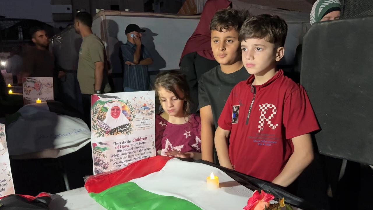 Palestine: Gaza mourns 75 recovered Palestinians - 74283150
