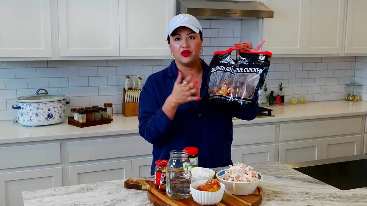 Chicken Tinga Express makes Mexican red chicken in minutes