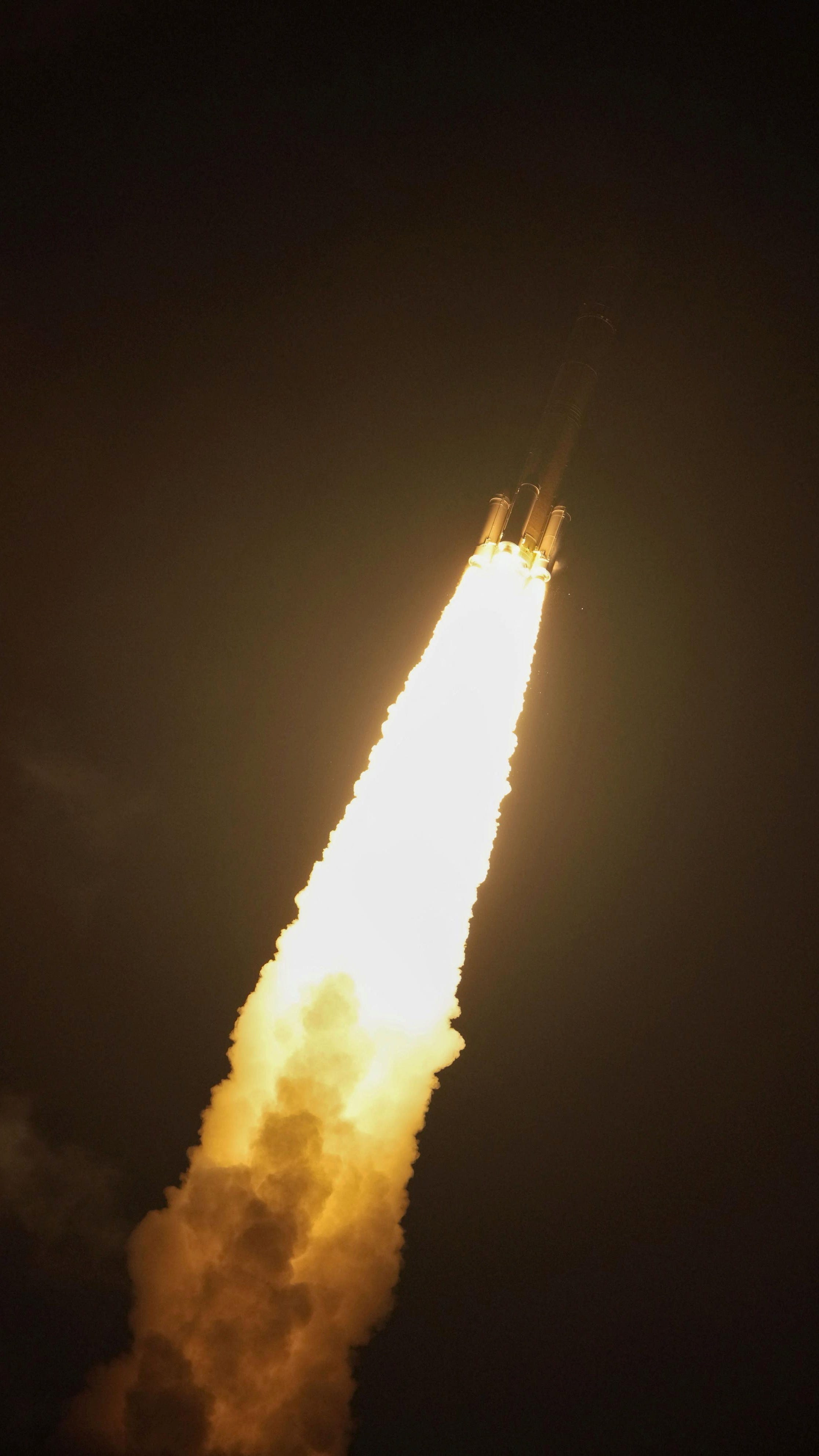 Japan launches spacecraft to scoop up, return first Mars moon samples