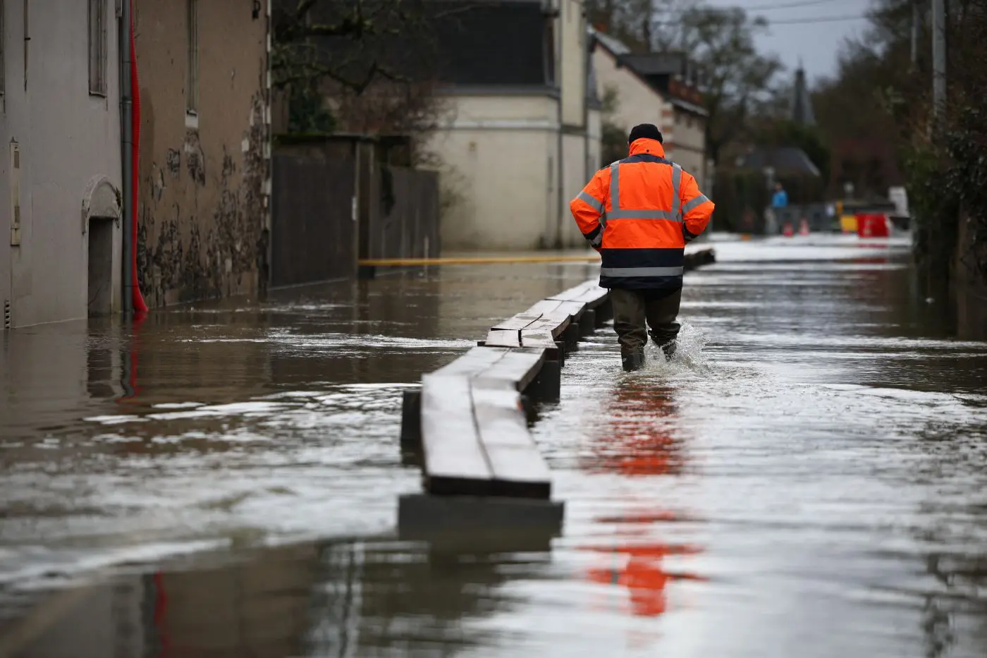Francia colpita duramente dal maltempo, piogge e allagamenti nel sud ...