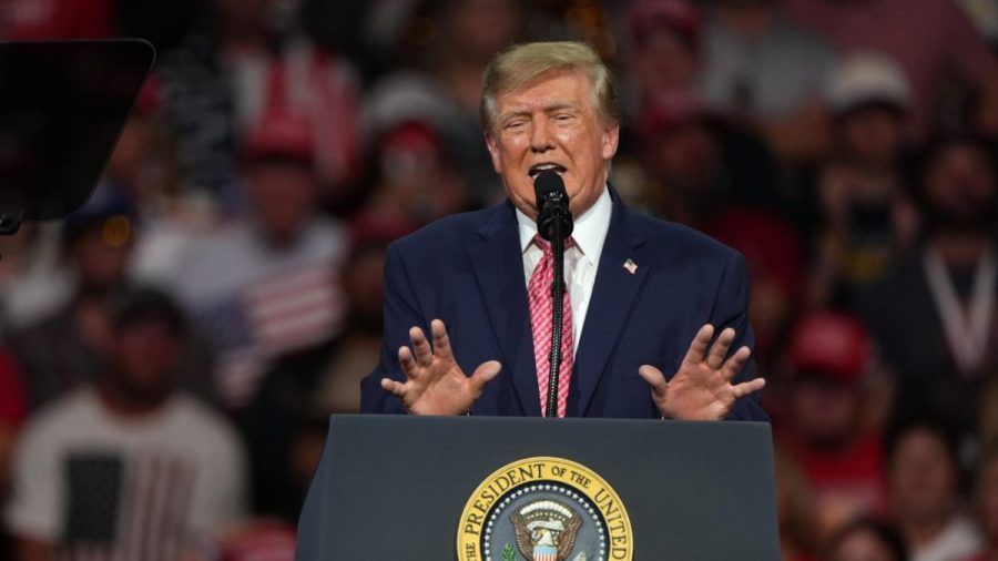 Trump uses antisemitic slur in Kansas rally