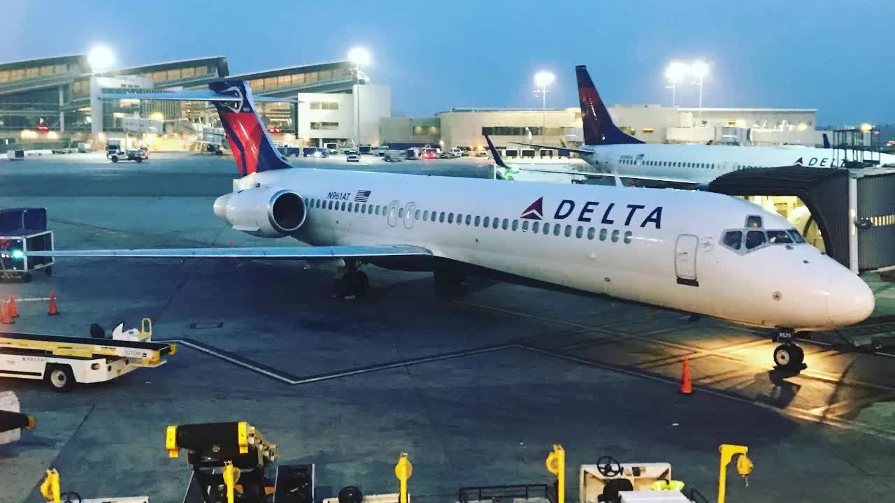 Delta Airlines Boeing 717 from Los Angeles to Portland in economy