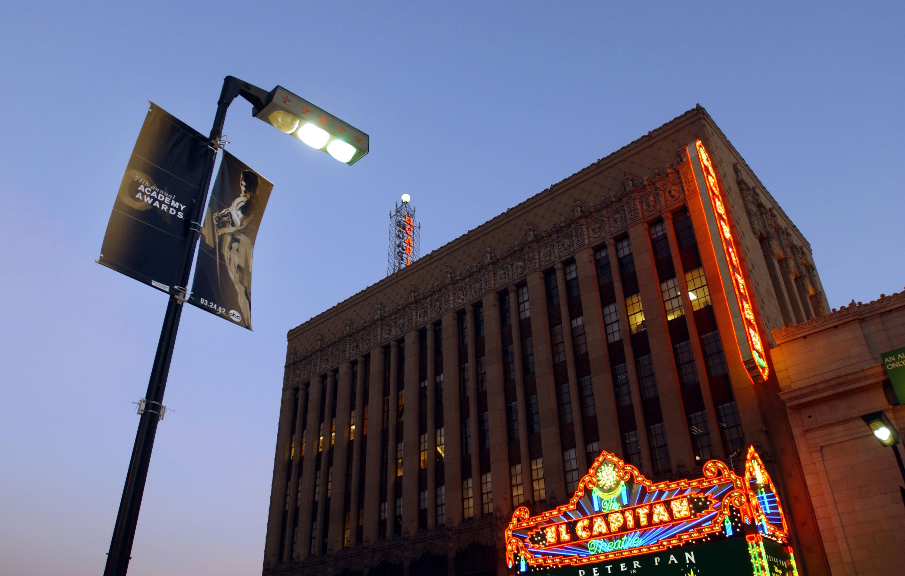 LA streetlight camera pilot faces scrutiny over privacy concerns